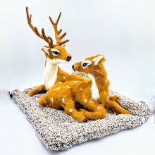 Олень на подушке вдвоём 25*25