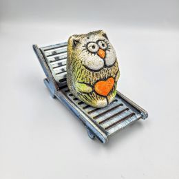 Кот на лежаке KN00-107A